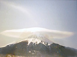 （道志）杓子山から「笠雲の富士山」