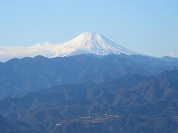 陣馬山から臨む富士